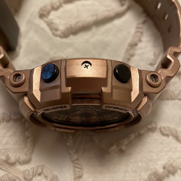 Casio G-Shock GA-200GD 5229 men’s large watch - Picture 6 of 10